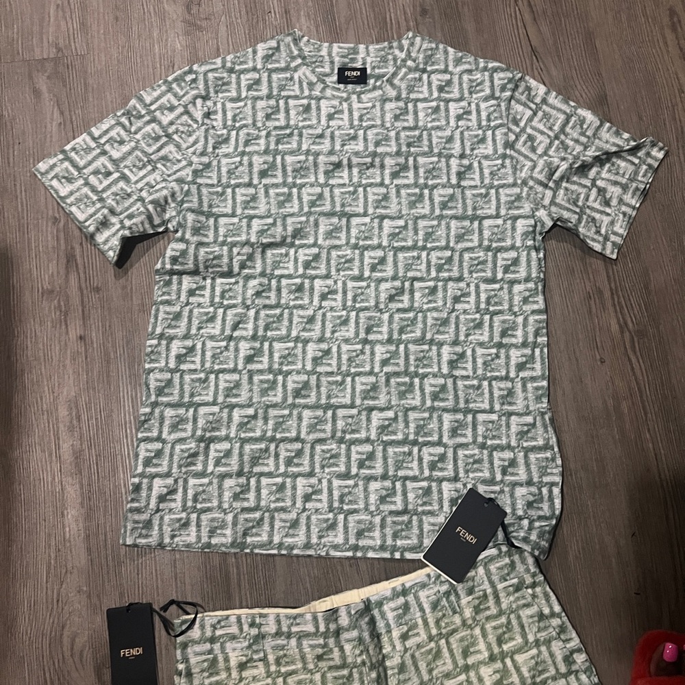 NWT Fendi FF motif green & white tshirt size medium